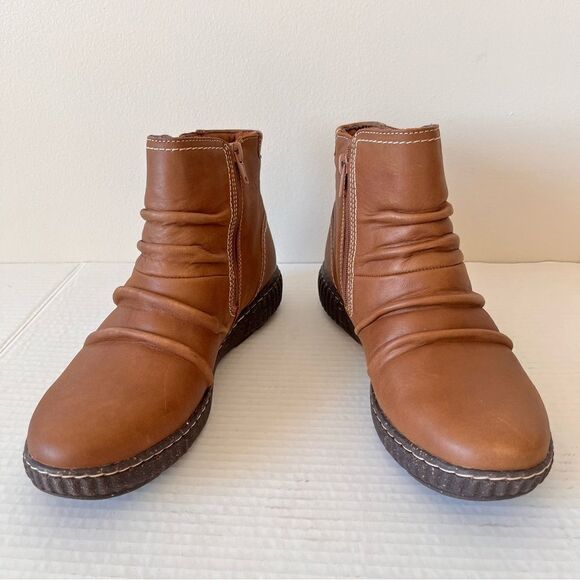 Clarks Collection Caroline Orchid Leather Ruched Ankle Boots - Picture 3 of 6